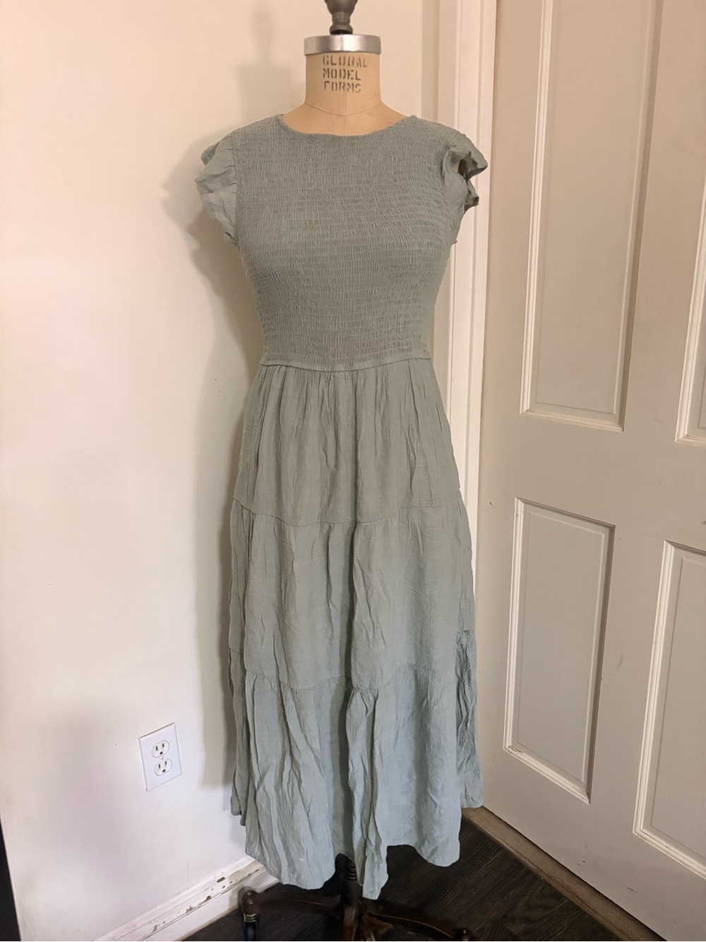 Light Sage Tiered Midi Dress - Women - Picture 3 of 8
